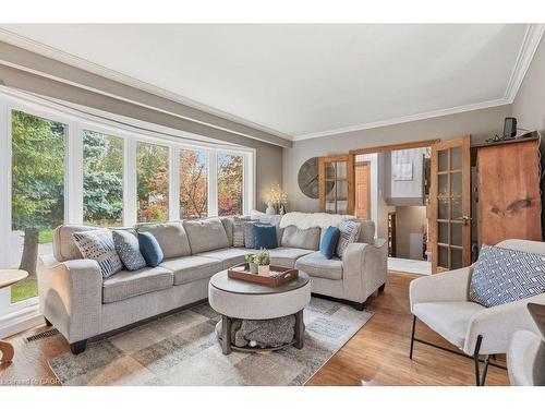 5119 Cherryhill Crescent, Burlington, ON - Indoor Photo Showing Living Room