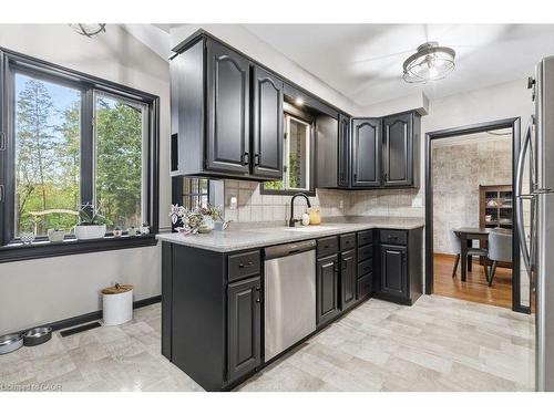 5119 Cherryhill Crescent, Burlington, ON - Indoor Photo Showing Kitchen