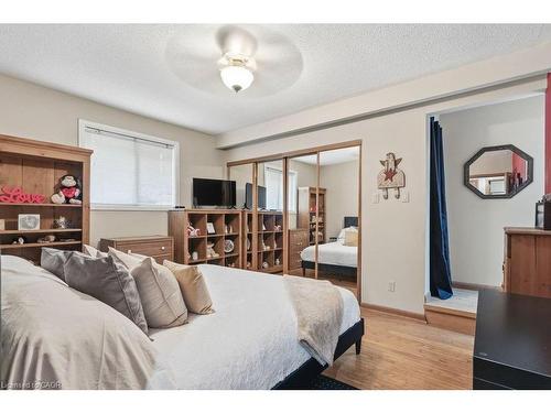 5119 Cherryhill Crescent, Burlington, ON - Indoor Photo Showing Bedroom