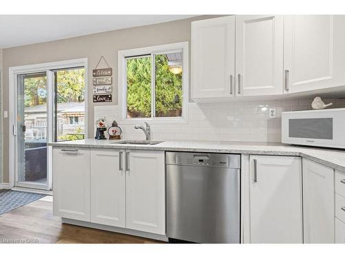 5119 Cherryhill Crescent, Burlington, ON - Indoor Photo Showing Kitchen