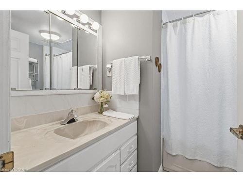 5119 Cherryhill Crescent, Burlington, ON - Indoor Photo Showing Bathroom