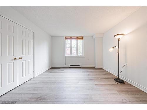 215-150 Wilson Street W, Ancaster, ON - Indoor Photo Showing Other Room