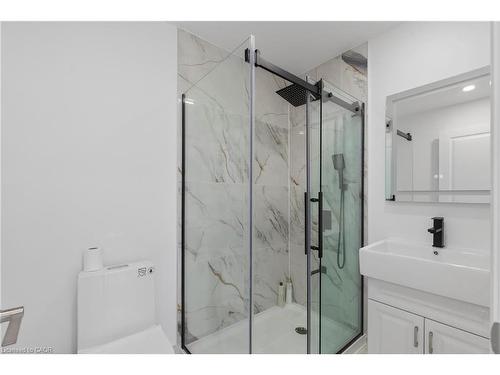 141 Ray Street N, Hamilton, ON - Indoor Photo Showing Bathroom