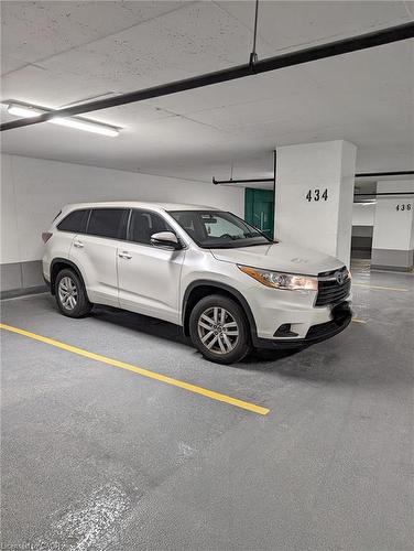 806-370 Martha Street, Burlington, ON - Indoor Photo Showing Garage