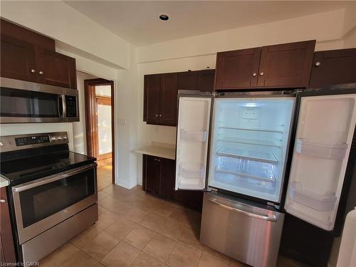 43 Barnesdale Avenue S, Hamilton, ON - Indoor Photo Showing Kitchen