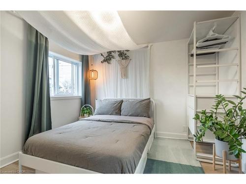 48 Frederick Avenue, Hamilton, ON - Indoor Photo Showing Bedroom