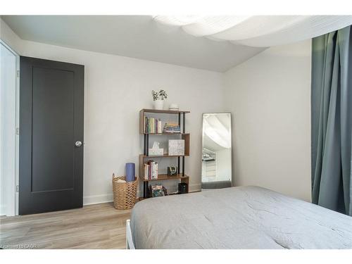 48 Frederick Avenue, Hamilton, ON - Indoor Photo Showing Bedroom