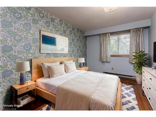 4048 Longmoor Drive, Burlington, ON - Indoor Photo Showing Bedroom