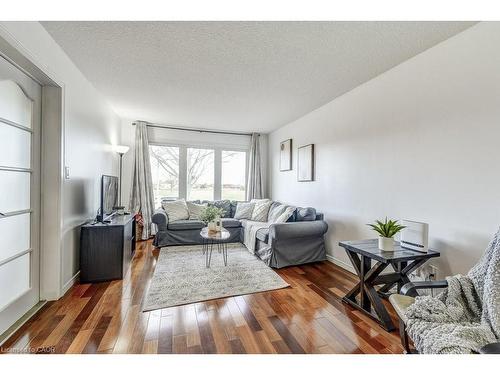 19 National Drive, Stoney Creek, ON - Indoor Photo Showing Living Room