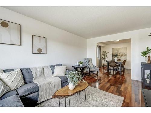 19 National Drive, Stoney Creek, ON - Indoor Photo Showing Living Room