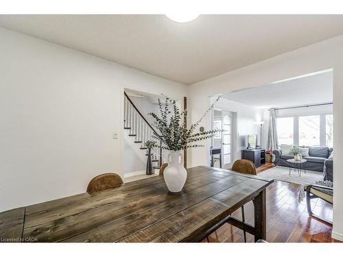 19 National Drive, Stoney Creek, ON - Indoor Photo Showing Living Room