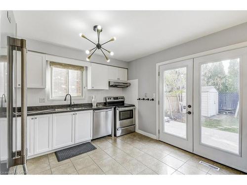 19 National Drive, Stoney Creek, ON - Indoor Photo Showing Kitchen