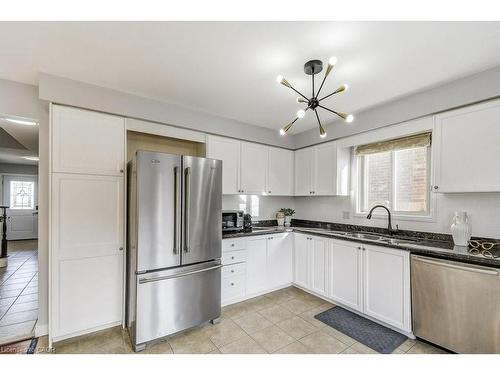 19 National Drive, Stoney Creek, ON - Indoor Photo Showing Kitchen