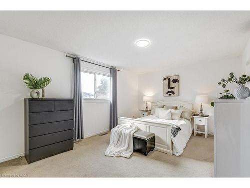 19 National Drive, Stoney Creek, ON - Indoor Photo Showing Bedroom
