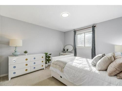 19 National Drive, Stoney Creek, ON - Indoor Photo Showing Bedroom