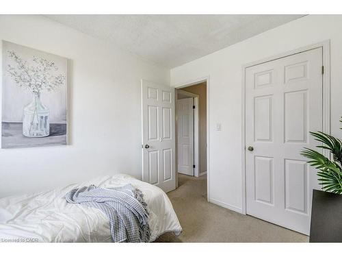 19 National Drive, Stoney Creek, ON - Indoor Photo Showing Bedroom