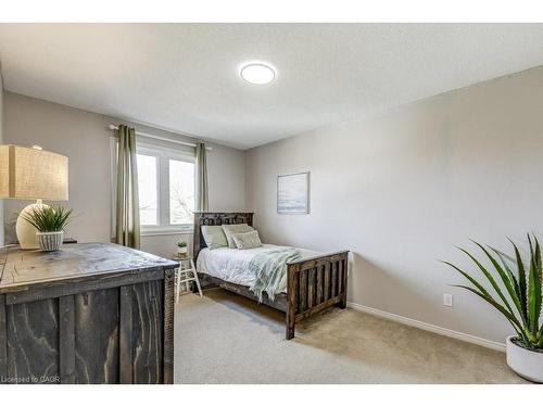 19 National Drive, Stoney Creek, ON - Indoor Photo Showing Bedroom