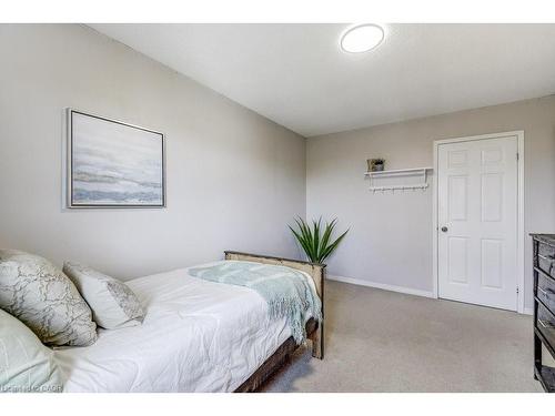 19 National Drive, Stoney Creek, ON - Indoor Photo Showing Bedroom