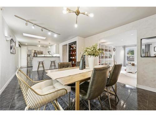 302 Conservation Drive, Waterloo, ON - Indoor Photo Showing Dining Room