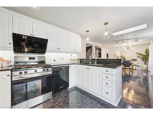 302 Conservation Drive, Waterloo, ON - Indoor Photo Showing Kitchen
