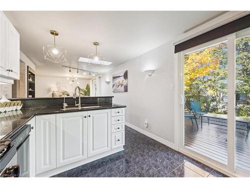 302 Conservation Drive, Waterloo, ON - Indoor Photo Showing Kitchen