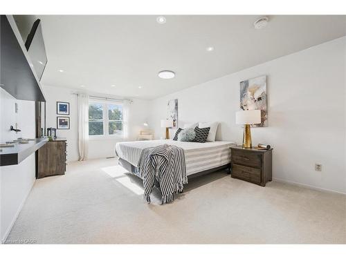 302 Conservation Drive, Waterloo, ON - Indoor Photo Showing Bedroom