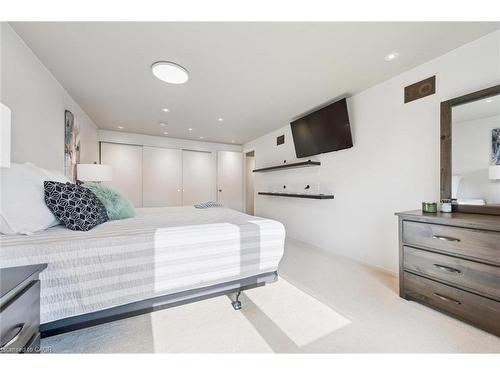 302 Conservation Drive, Waterloo, ON - Indoor Photo Showing Other Room