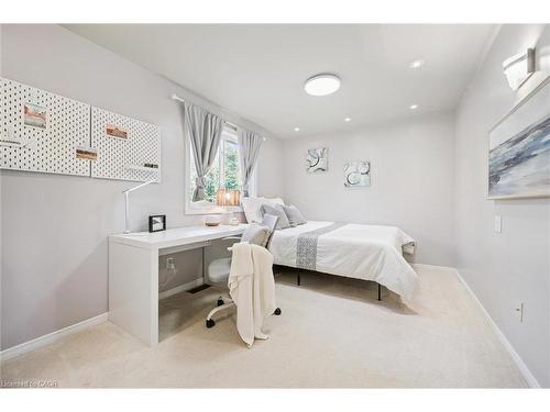 302 Conservation Drive, Waterloo, ON - Indoor Photo Showing Bedroom