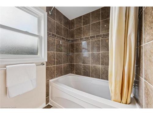 302 Conservation Drive, Waterloo, ON - Indoor Photo Showing Bathroom
