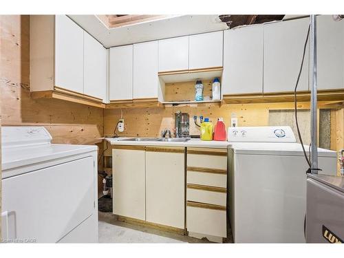 302 Conservation Drive, Waterloo, ON - Indoor Photo Showing Laundry Room