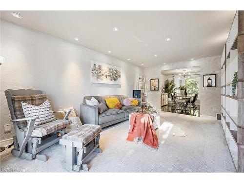 302 Conservation Drive, Waterloo, ON - Indoor Photo Showing Living Room