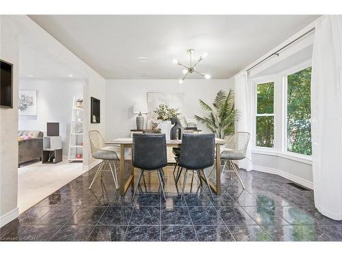 302 Conservation Drive, Waterloo, ON - Indoor Photo Showing Dining Room