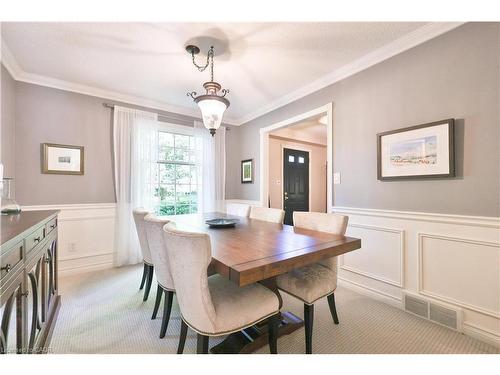 206 Rossmore Boulevard, Burlington, ON - Indoor Photo Showing Dining Room