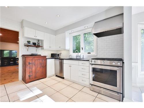 206 Rossmore Boulevard, Burlington, ON - Indoor Photo Showing Kitchen With Stainless Steel Kitchen