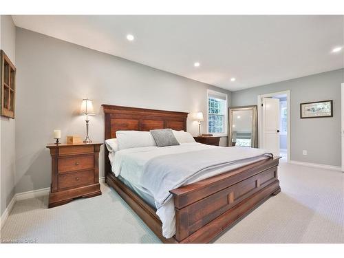 206 Rossmore Boulevard, Burlington, ON - Indoor Photo Showing Bedroom