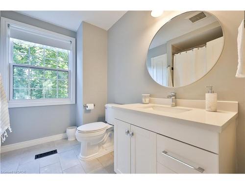 206 Rossmore Boulevard, Burlington, ON - Indoor Photo Showing Bathroom