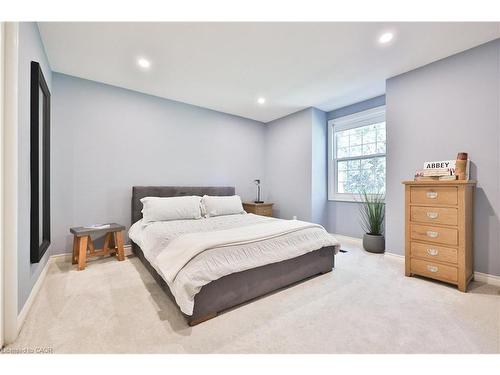 206 Rossmore Boulevard, Burlington, ON - Indoor Photo Showing Bedroom