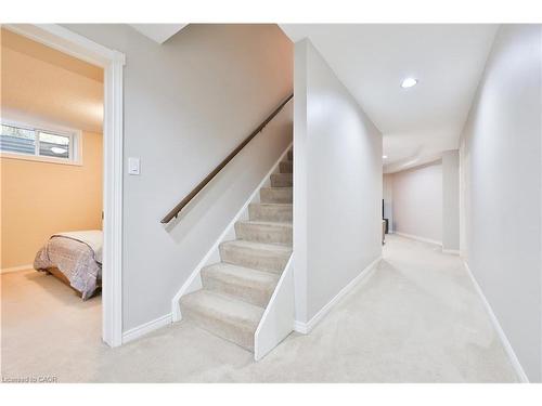 206 Rossmore Boulevard, Burlington, ON - Indoor Photo Showing Other Room