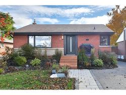 Upper-47 Castlefield Drive  Hamilton, ON L8T 3R1