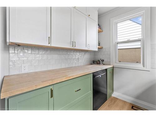 191 East 11Th Street, Hamilton, ON - Indoor Photo Showing Kitchen