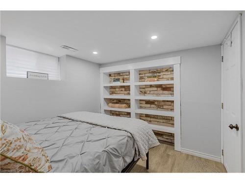 191 East 11Th Street, Hamilton, ON - Indoor Photo Showing Bedroom