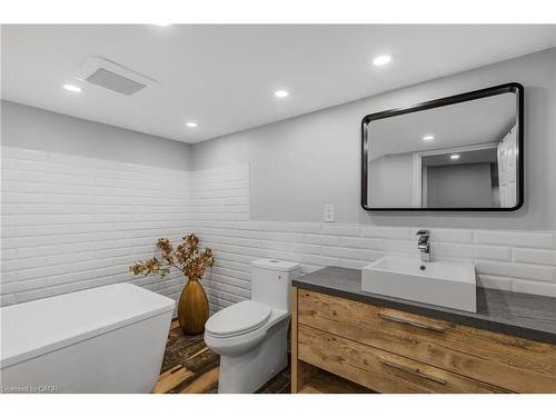 191 East 11Th Street, Hamilton, ON - Indoor Photo Showing Bathroom