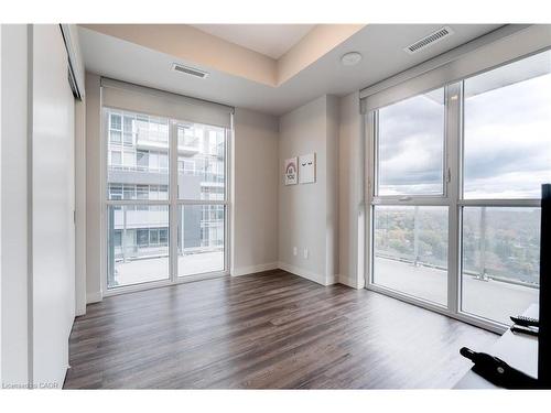 1703-2081 Fairview Street, Burlington, ON - Indoor Photo Showing Other Room