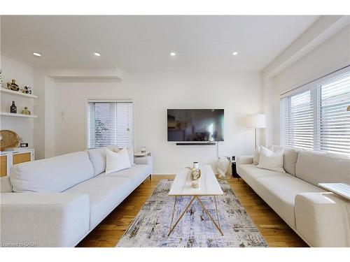 43 Bankfield Crescent, Stoney Creek, ON - Indoor Photo Showing Living Room