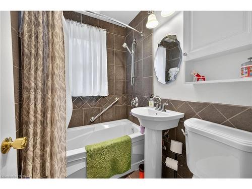 875 Garth Street, Hamilton, ON - Indoor Photo Showing Bathroom