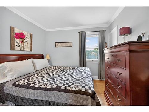 875 Garth Street, Hamilton, ON - Indoor Photo Showing Bedroom