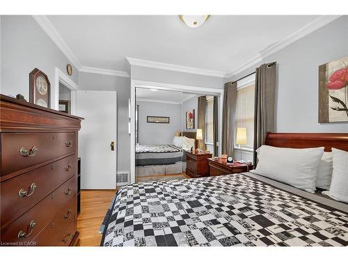 875 Garth Street, Hamilton, ON - Indoor Photo Showing Bedroom