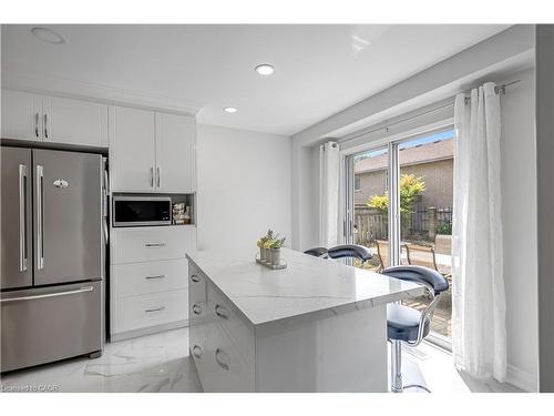 2 Robespierre Court, Hamilton, ON - Indoor Photo Showing Kitchen