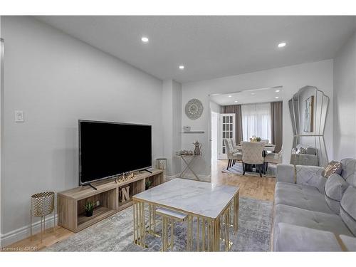 2 Robespierre Court, Hamilton, ON - Indoor Photo Showing Living Room
