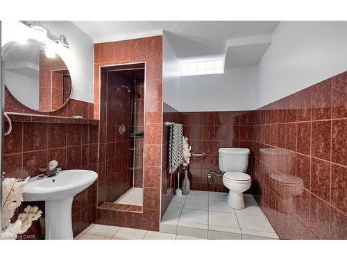 2 Robespierre Court, Hamilton, ON - Indoor Photo Showing Bathroom